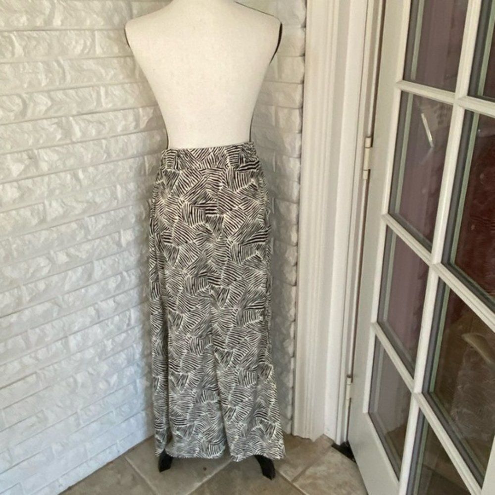 2000’s Patterned Maxi Skirt - Picture 3 of 5